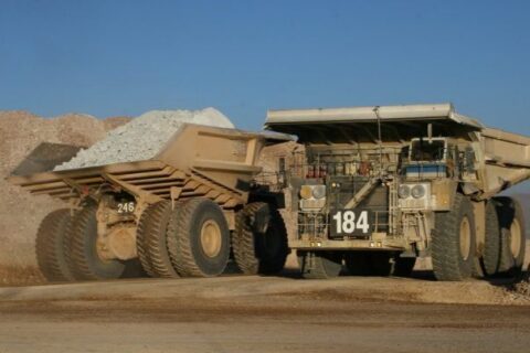 Plusmining caminión transportando minerales