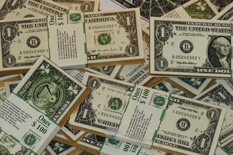 fajos de billetes de dolares