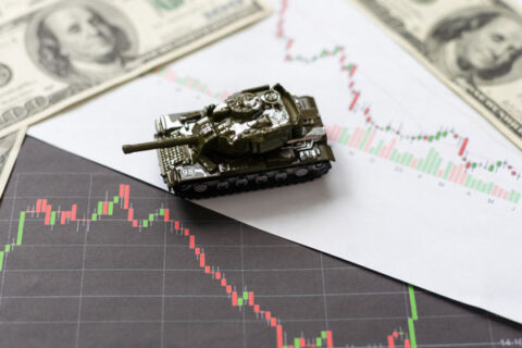 ataque de eeuu a iran tanque de guerra sobre unos graficos